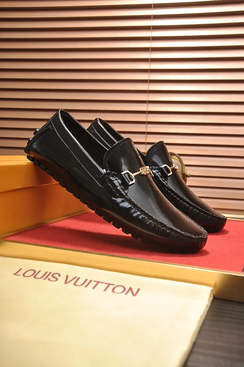 Men's men's shoes 💰420💶 [LV Doudou shoes] (water-dyed cowhide lining) new model is on the market, available on the official website. The new Doudou shoes are processed into single-color materials, and the uppers are made of imported horsehide leather. The body of the shoe is fully hemmed with mark thread, and is lined with imported original cowhide leather. The elegant shoe shape is super suitable for all-matching, and the size is 38-44.